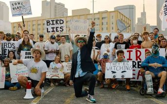 Peter McIndoe, el creador de 23 años del movimiento viral Birds Aren’t Real.