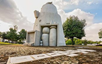 “La Torre de los vientos”, creada por Gonzalo Fonseca para el programa cultural de la Ruta de la Amistad, es un objeto creado a modo de refugio para el arte y la humanidad.
