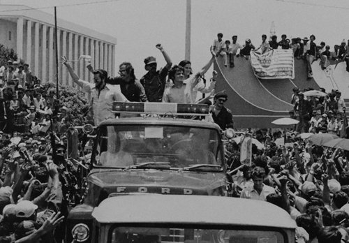 Sergio Ramírez. El notario de una revolución traicionada. 4 En 1975 se integró al Frente Sandinista de Liberación Nacional y tras el triunfo de la revolución formó parte del Gobierno.