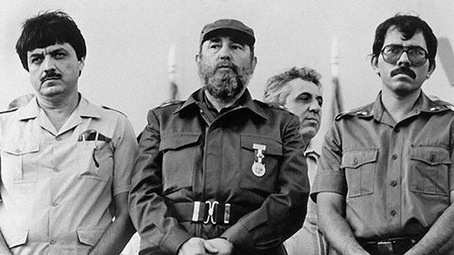 Sergio Ramírez. El notario de una revolución traicionada. 2 Junto a Fidel Castro y Daniel Ortega. Ramírez criticó duramente a Ortega y se separó del movimiento sandinista.