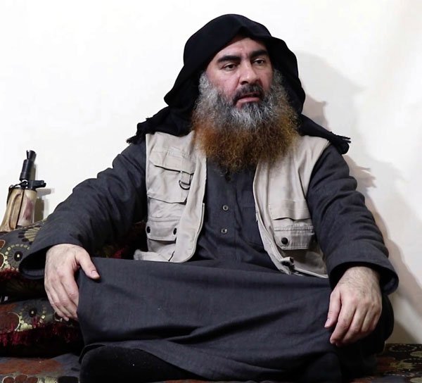 La puñalada por la espalda 3 Al-Baghdadi se convirtió en la cara de la yihad en 2014, cuando se paró en el púlpito de la Gran Mezquita en Mosul, anunciando la creación del califato y él asumiendo como “califa”.