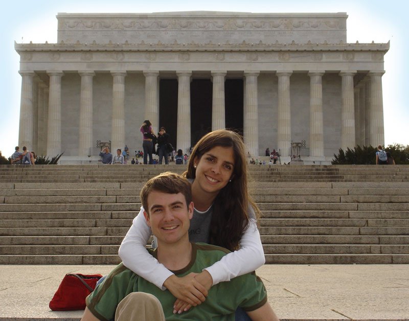 Daniela Salazar o la nueva cara de la justicia. 4 Con su novio, Eric Hager, en la Universidad de Columbia, Nueva York, 2005.