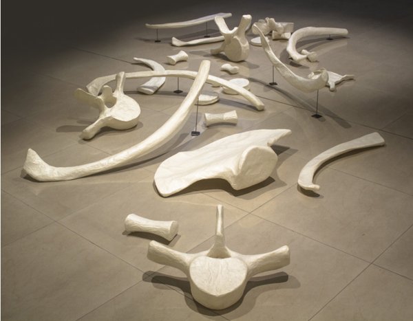 Juana Córdova: el poder de lo sencillo. 5 Pleamar, papel maché, dimensiones variables, 2013.