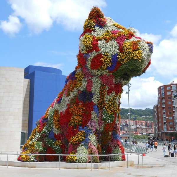 El Guggenheim Bilbao, un ícono cultural. 5 PUPPY, 1992, Jeff Koons, acero inoxidable cubierta de flores.