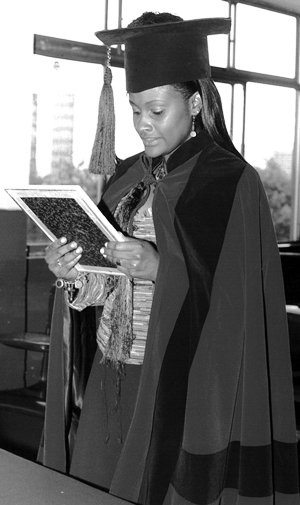 Diana Salazar. La mujer que fiscaliza al poder. 4 Cuando se graduó de abogada en la Universidad Central, en 2006.