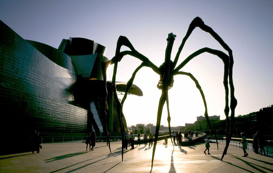 El Guggenheim Bilbao, un ícono cultural. 2 Escultura de araña, Guggenheim.