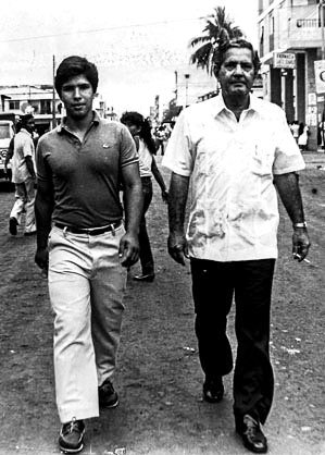 Eduardo Carmigniani 2 Eduardo Carmigniani García e hijo, yendo a votar, en las elecciones de 1978.