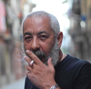 El hombre que amaba a los perros, o los hombres y las bestias. 1 Firma--Gonzalo