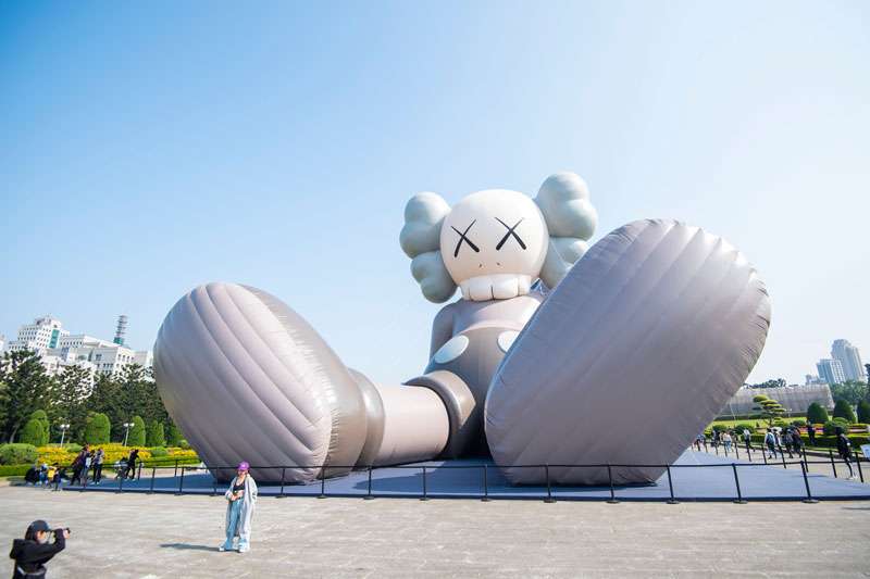 KAWS: mezcla perfecta entre arte y mercancía 1 2 word image 2