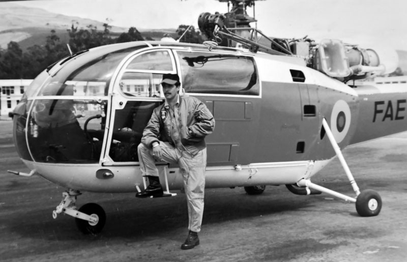 Oswaldo Domínguez y su vuelo por la vida. 2 En la base aérea de Leluc, Francia, 1973.