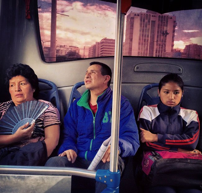 Misha Vallejo. La curiosidad ante todo. 6 Escena en un bus urbano de Quito. Fotografía de la serie #TomandoElBus, 2018.
