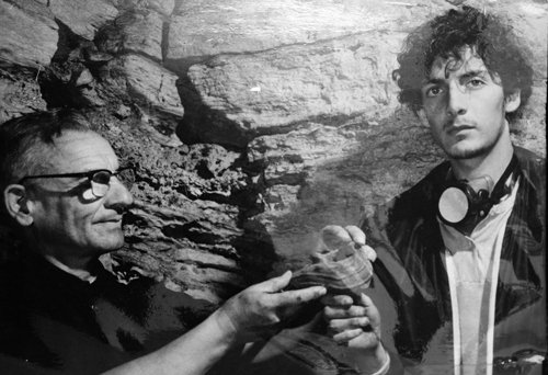 Pablo Celi o los misterios del intelectual. 3 En la cueva de los Tayos con el padre Pedro Porras, en un proyecto del Centro de Investigaciones Arqueológicas, Universidad Católica, 1978.