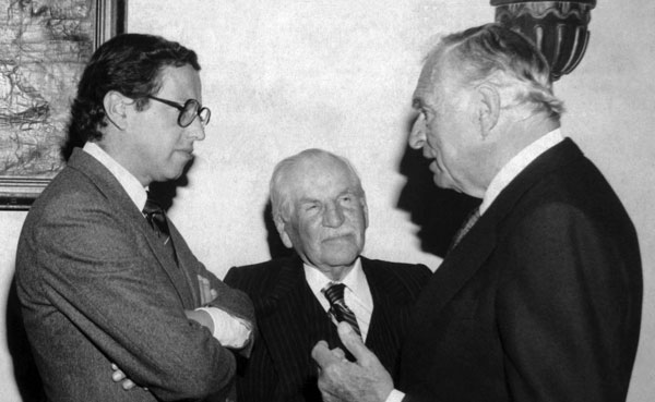 Osvaldo Hurtado, el último patriarca. 5 El joven presidente Hurtado junto a dos grandes patriarcas de la política nacional: Andrés F. Córdova y Galo Plaza. Quito, 1981.