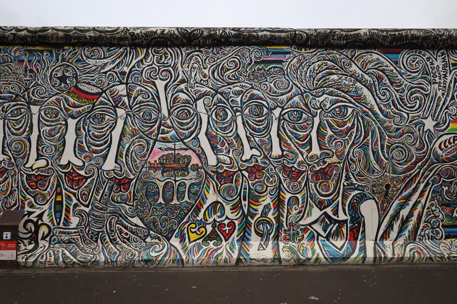 La Galería del Este: El arte como forma de protesta 6 8QzDtugsYSEXjV9deFHqQhtrzPl3iicZE5D13zauYOP9IjDt3AI0i5R9BN0dJgh KVCid4R9sE0bGM4uux87MCalkoL