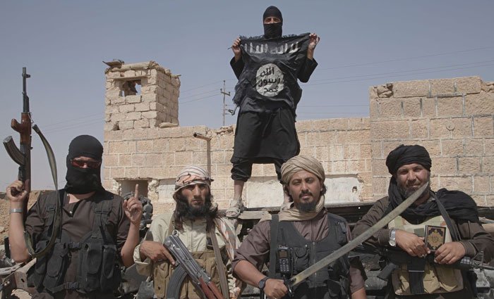 ¿Cuántos quedan? ¿Dónde están? 2 En Baguz, el último bastión del Estado Islámico en Siria, unos pocos cientos de yihadistas, en su ma¬yoría extranjeros, resisten dentro de la localidad. Son los restos del califato que en el pasado ocupó buena parte de Iraq y Siria.