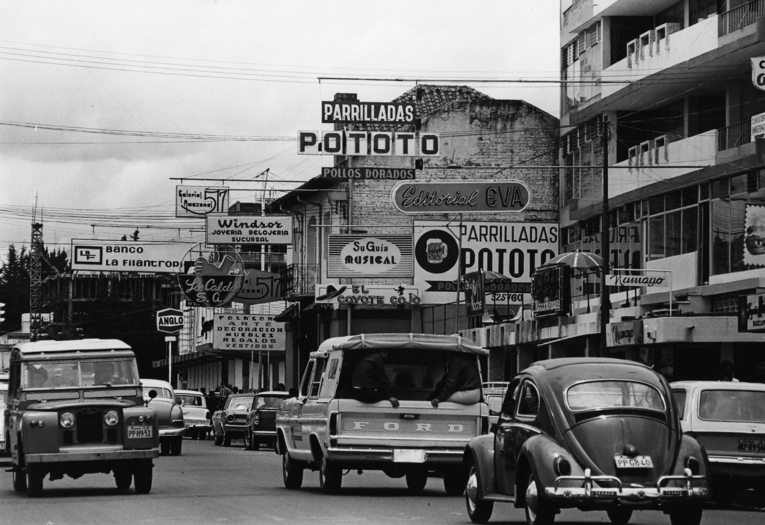 AV. AMAZONAS FOTO LUIS G. MEJIA C. COPYRIGHT 1969 1 1 1 scaled