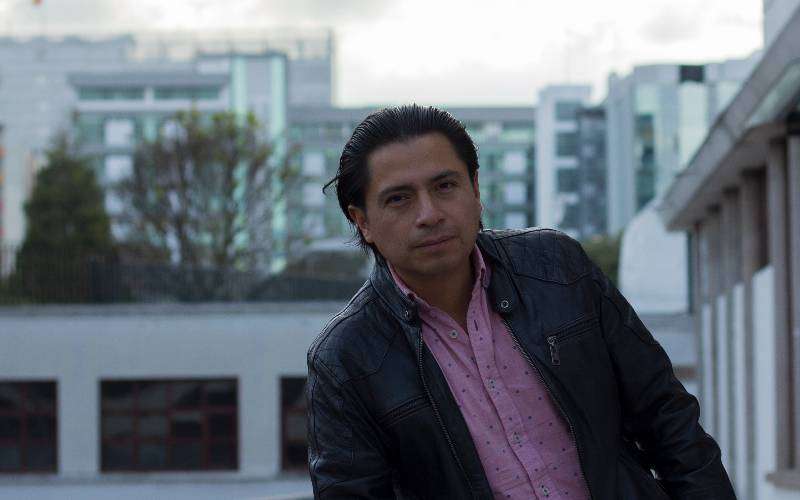 "Mal de espejos" marca el debut novelístico de Edwin Alcarás 1 Alcarás Mal de espejos