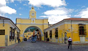 El viaje más peligroso del mundo desde mi Samsung IV 1 Arco-de-Santa-Catalina-Antigua-Guatemala-JoeBaur