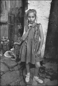 Mary Ellen Mark: un sentido de lo grotesco 1 Beautiful-Emine-posing,-Trabzon,-Turkey,-1965