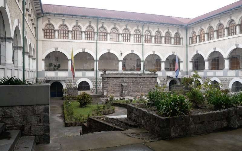 Biblioteca Aurelio Espinosa Pólit al filo de su presupuesto 3 Biblioteca Aurelio Espinosa Pólit