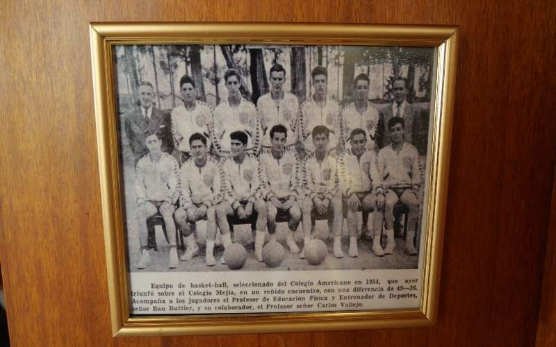 Historias de Rodrigo Borja: carreras, periodismo y tenis presidencial 2 Borja basket 1