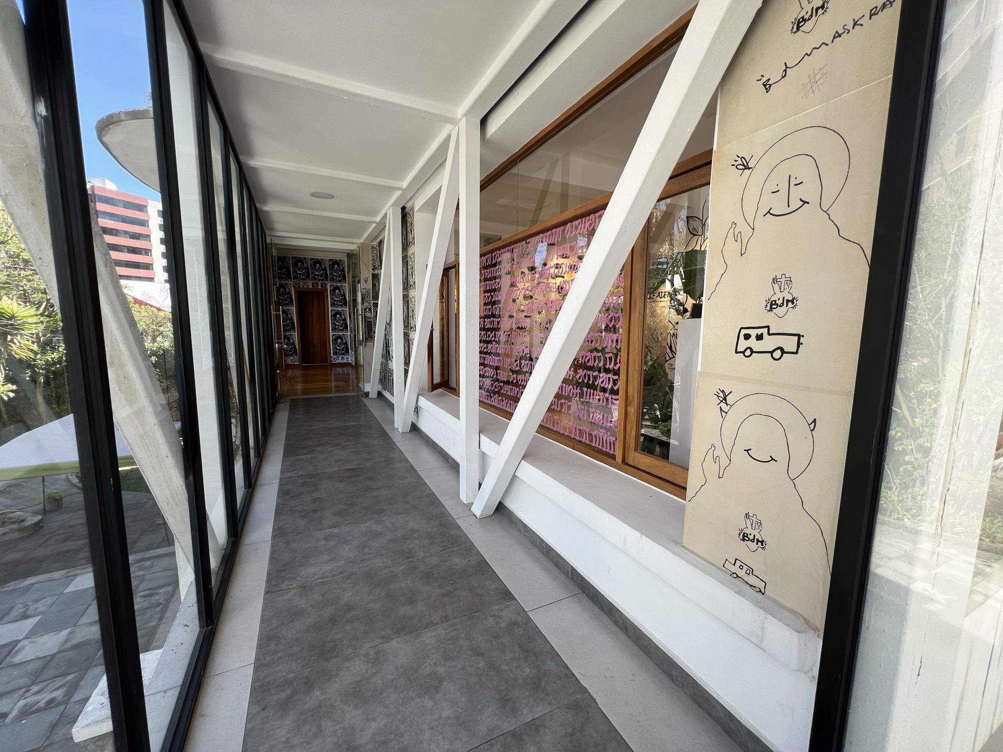 La última casa de Benjamín Carrión se llena de arte urbano y muchos libros 3 CCBC1