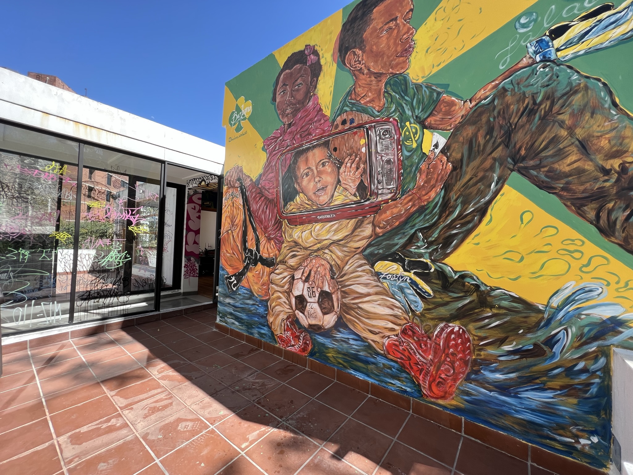 La última casa de Benjamín Carrión se llena de arte urbano y muchos libros 6 CCBC4