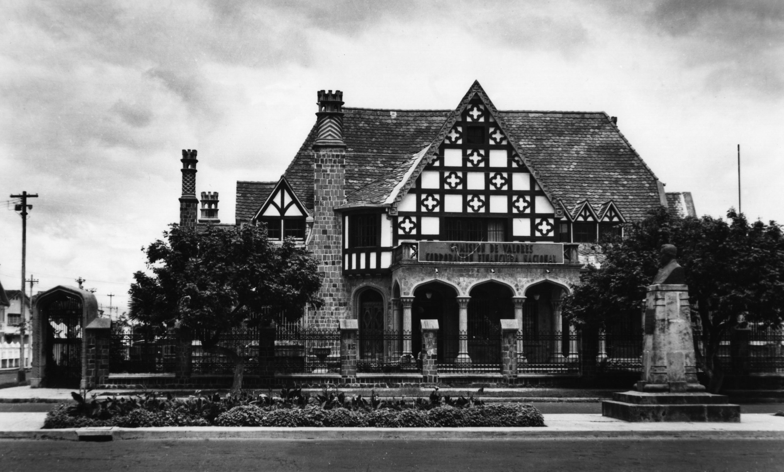 COMISION DE VALORES FOTO LUIS G. MEJIA COPYRIGHT 1972 1 1 1 scaled