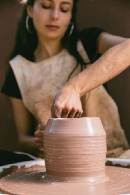 La cerámica como medio utilitario, según Claudia Anhalzer 6 Cerámica Claudia Anhalzer