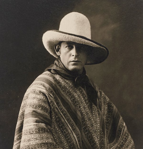 La magia de Martín Chambi. 5 Retrato del pintor José Sabogal, Cusco, 1925.