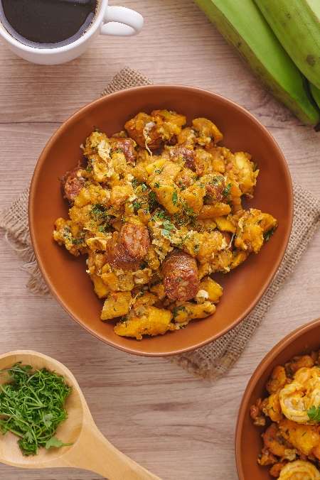 ¡Gracias a Lupe por resguardar sus antiguas recetas manabitas! 4 Colonche longaniza con queso receta herencia manabita