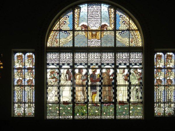 Klimt, Schiele, Wagner y Moser. 7 VIDRIERAS DE LA IGLESIA DE SAN LEOPOLDO EN STEINHOF.