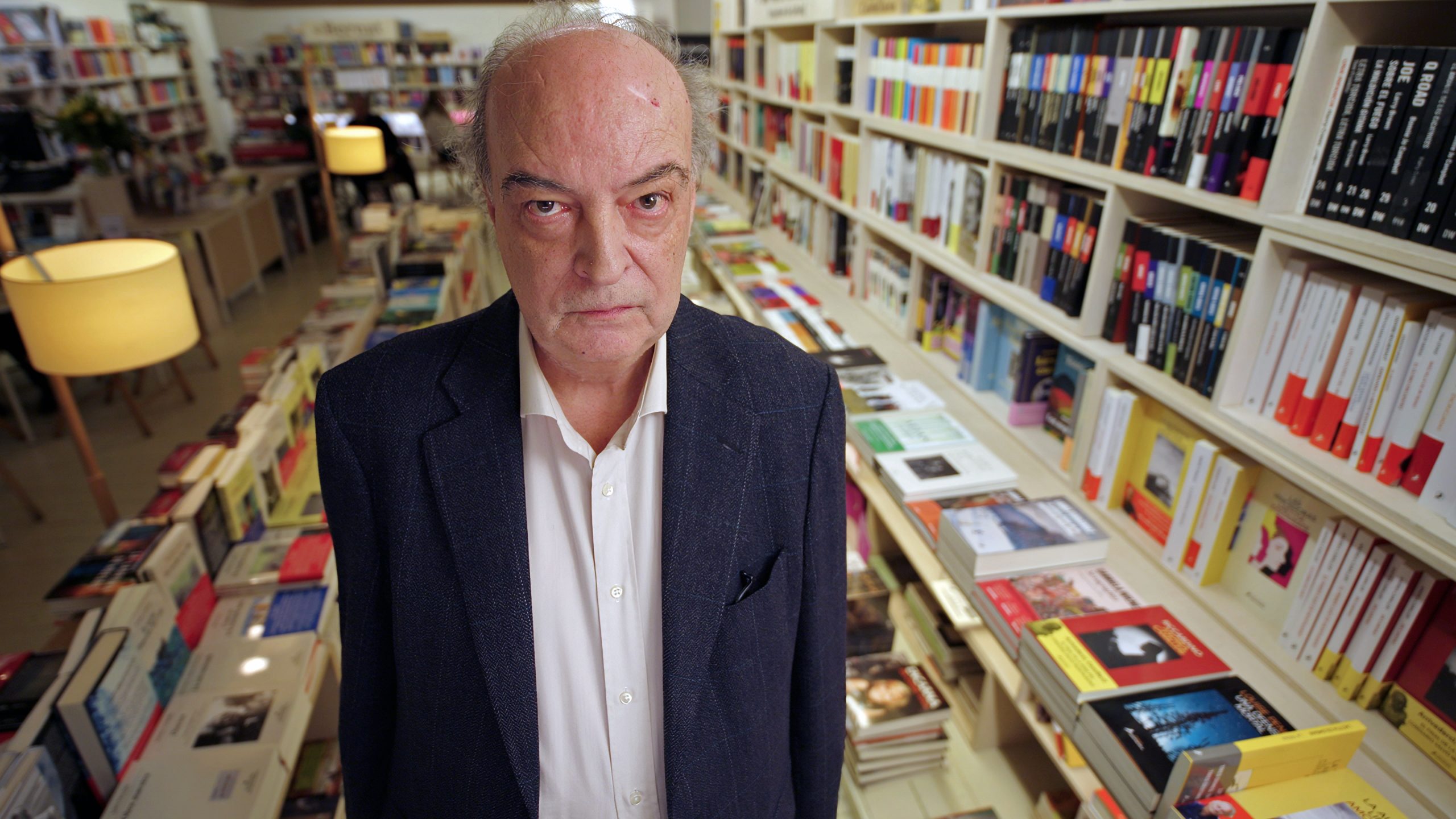 ‘Booklovers’ lleva el amor por las librerías a una serie 3 Enrique Vila Matas 1 scaled