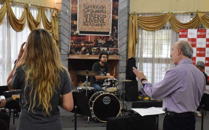 El maestro Patricio Aizaga aviva el amor por The Beatles 1 The beatles