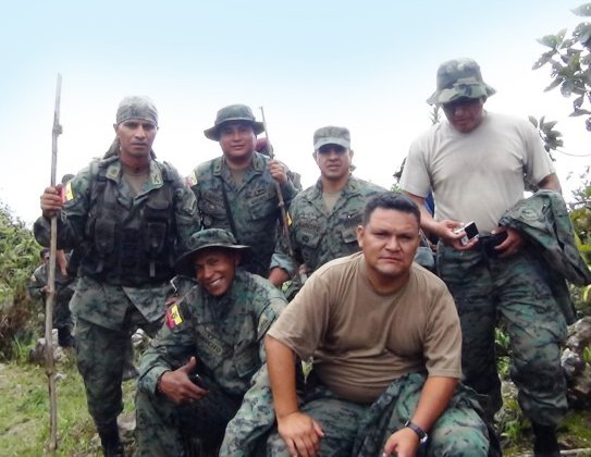 Ángel Pulla: vida, muerte y vida. 2 Ángel Pulla combatió en el conflicto del Alto Cenepa, en el Oriente ecuatoriano, a principios de 1995, donde perdió una pierna a causa de una mina antipersonal.