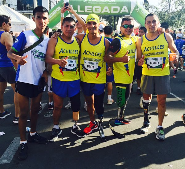 Ángel Pulla: vida, muerte y vida. 5 Pasadas la depresión y el alcoholismo debido a su discapacidad, Ángel se convirtió en un deportista de élite que ha dejado en alto el nombre del Ecuador en varias competencias.