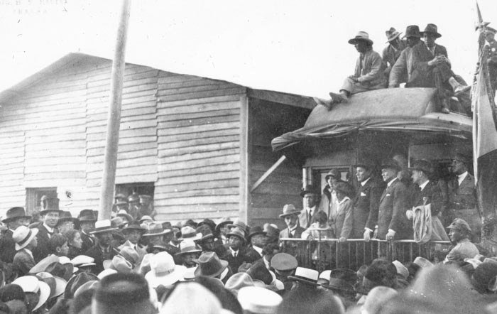 El camino a Esmeraldas, el fracaso permanente. 4 Autoridades de Imbabura el día de la llegada del ferrocarril a Ibarra.