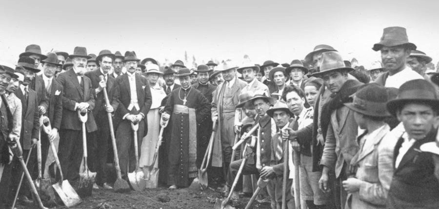 El camino a Esmeraldas, el fracaso permanente. 3 Minga organizada para abrir los terraplenes del ferrocarril. Años veinte.
