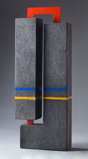 Jesús Cobo. Pasión por la forma y la materia. 4 CONSTRUCCIÓN, lava volcánica, hierro y resina, 107 x 20 x 39 cm, 2004.