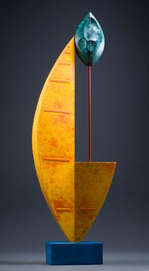 Jesús Cobo. Pasión por la forma y la materia. 5 NATURA, hierro y lava volcánica, 243 x 34 x 63 cm, 2003.