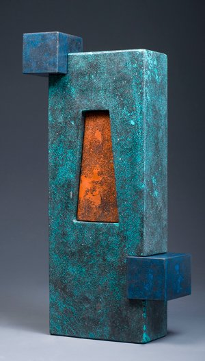 Jesús Cobo. Pasión por la forma y la materia. 7 INGAPIRCA, lava volcánica y resina, 97 X 26 x 48 cm, 2004.