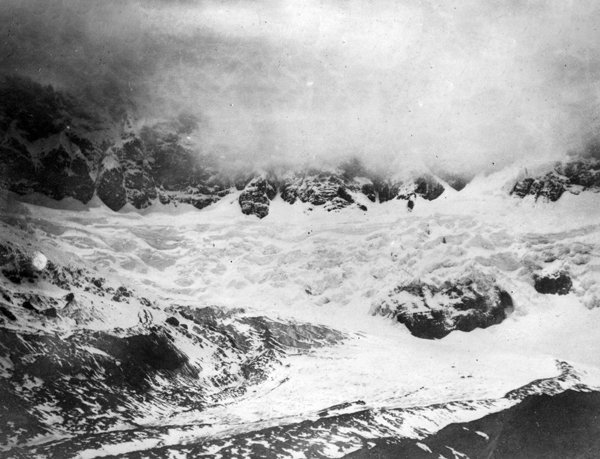 El retroceso de los glaciares andinos. 3 Glaciares de El Altar. Foto: Hans Meyer, 1903.