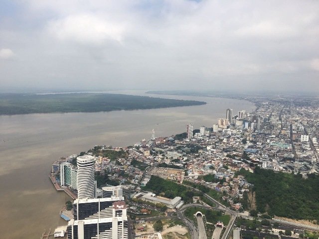 Guayas, el gran río olvidado 3 Vista panorámica de Guayaquil y el río Guayas.
