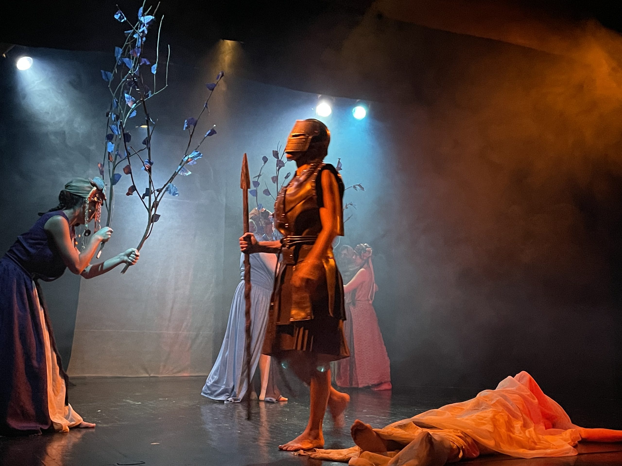 "Antígona Sudaxa", María Beatriz Vergara revisita un clásico 3 Antígona