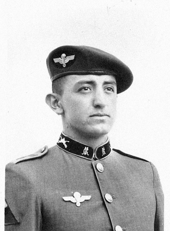 El general Oswaldo Jarrín revisa el pasado y presente de las FFAA. 3 jarrin-cadete-002