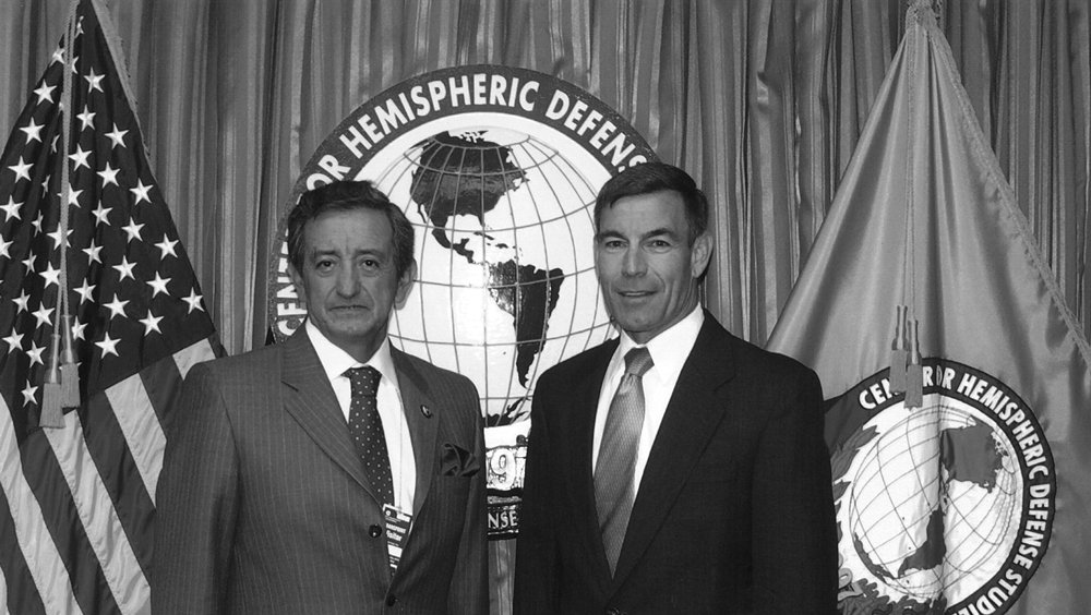 El general Oswaldo Jarrín revisa el pasado y presente de las FFAA. 4 jarrin-profesor