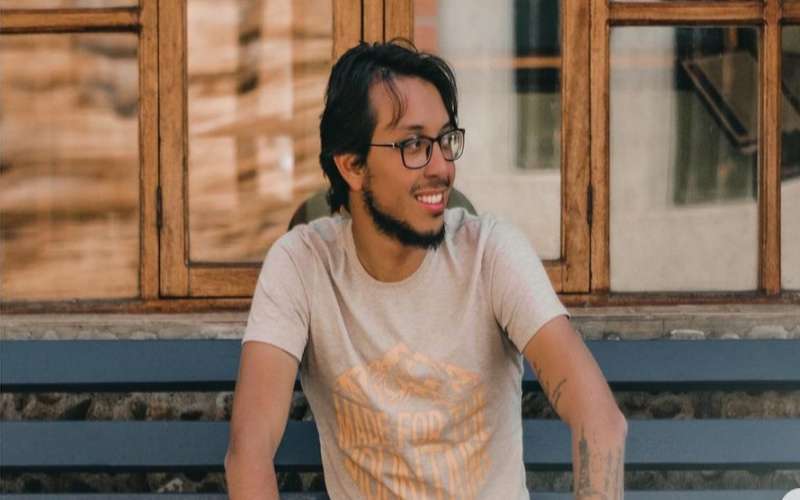 Juan Suárez, virtud poética sobre la cotidianidad ecuatoriana 1 Juan Suarez 1