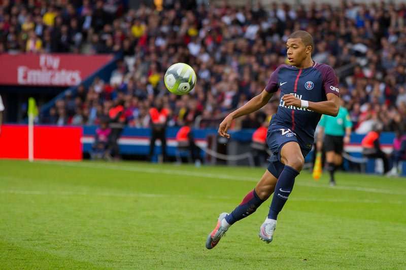 Kylian Mbappé a la cima del fútbol 1 Kylian Mbappé futbolista.