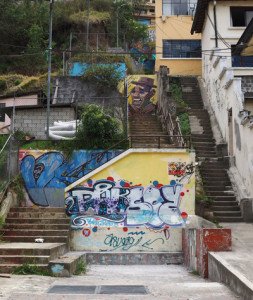 El nuevo ambiente de la vieja Tola. 9 Las escalinatas de la calle Esmeraldas son las más desatendidas del barrio.