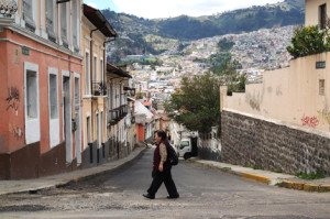 El nuevo ambiente de la vieja Tola. 7 Vista del centro histórico desde la calle Los Ríos.